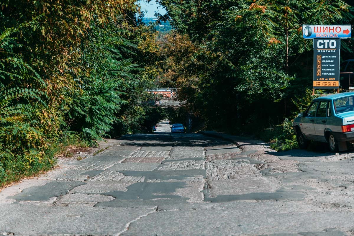 19 июля в Днепре местные жители сами начали ремонт Крестьянского спуска 19 июля в Днепре местные жители сами начали ремонт Крестьянского спуска