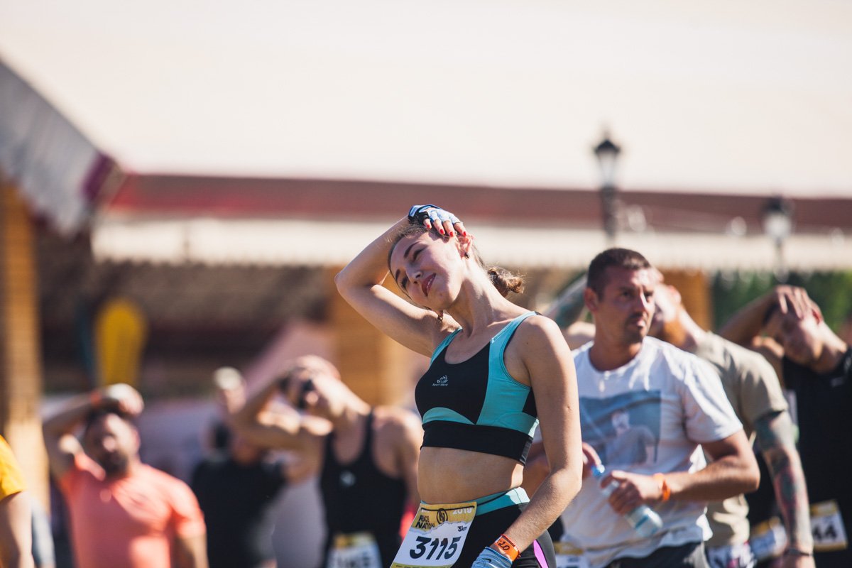 В забеге участвовали индивидуальные спортсмены и команды 