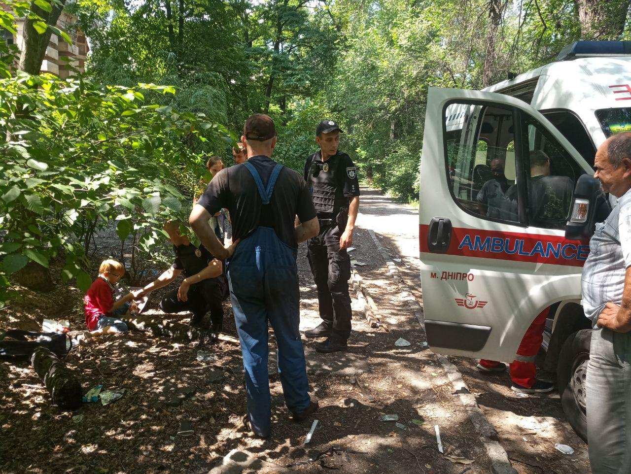 Ребенку помогли полицейские Ребенку помогли полицейские