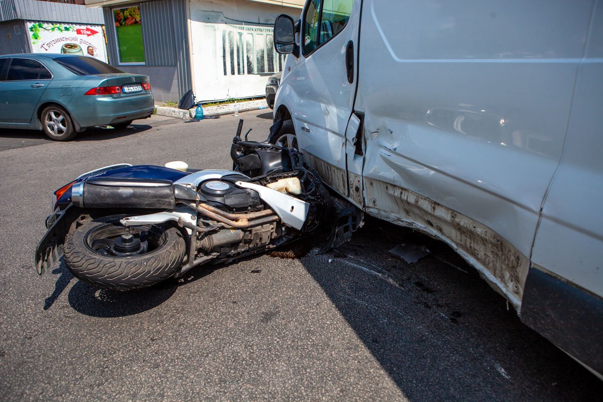 Мужчину госпитализировали в 6-ю больницу со смешением коленной чашечки 