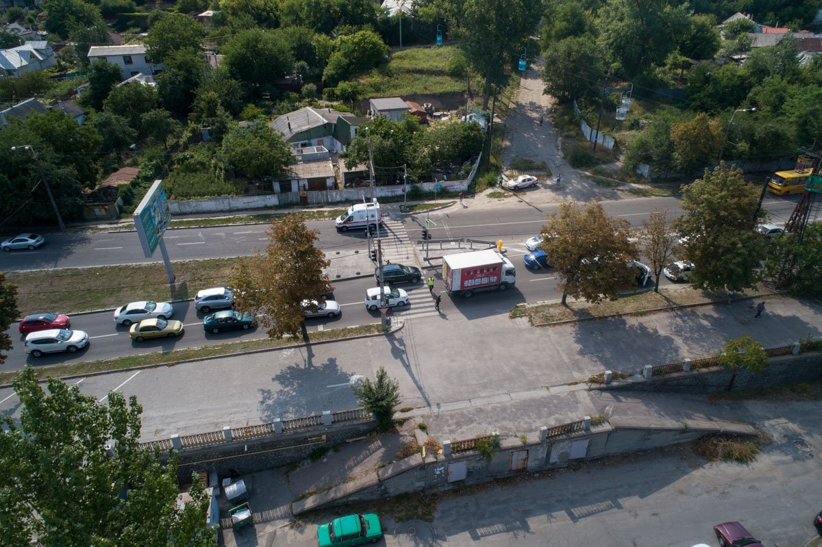 По словам сотрудников патрульной полиции, предварительно водитель Lanos двигался на желтый сигнал светофора По словам сотрудников патрульной полиции, предварительно водитель Lanos двигался на желтый сигнал светофора