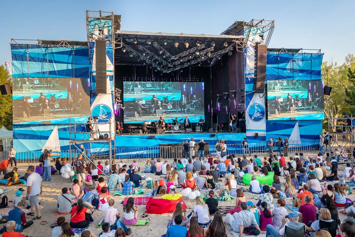 В этом году слоган фестиваля - "New story" и это действительно оправдано