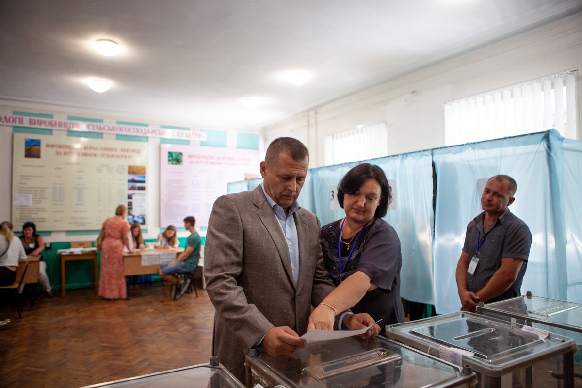 Борис Филатов проверяет расписание Борис Филатов проверяет расписание