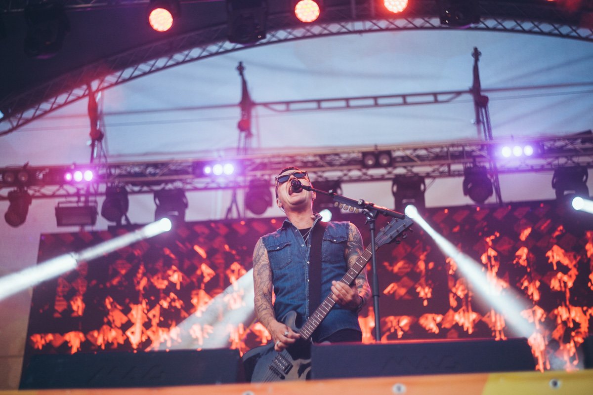 Днепр гудел