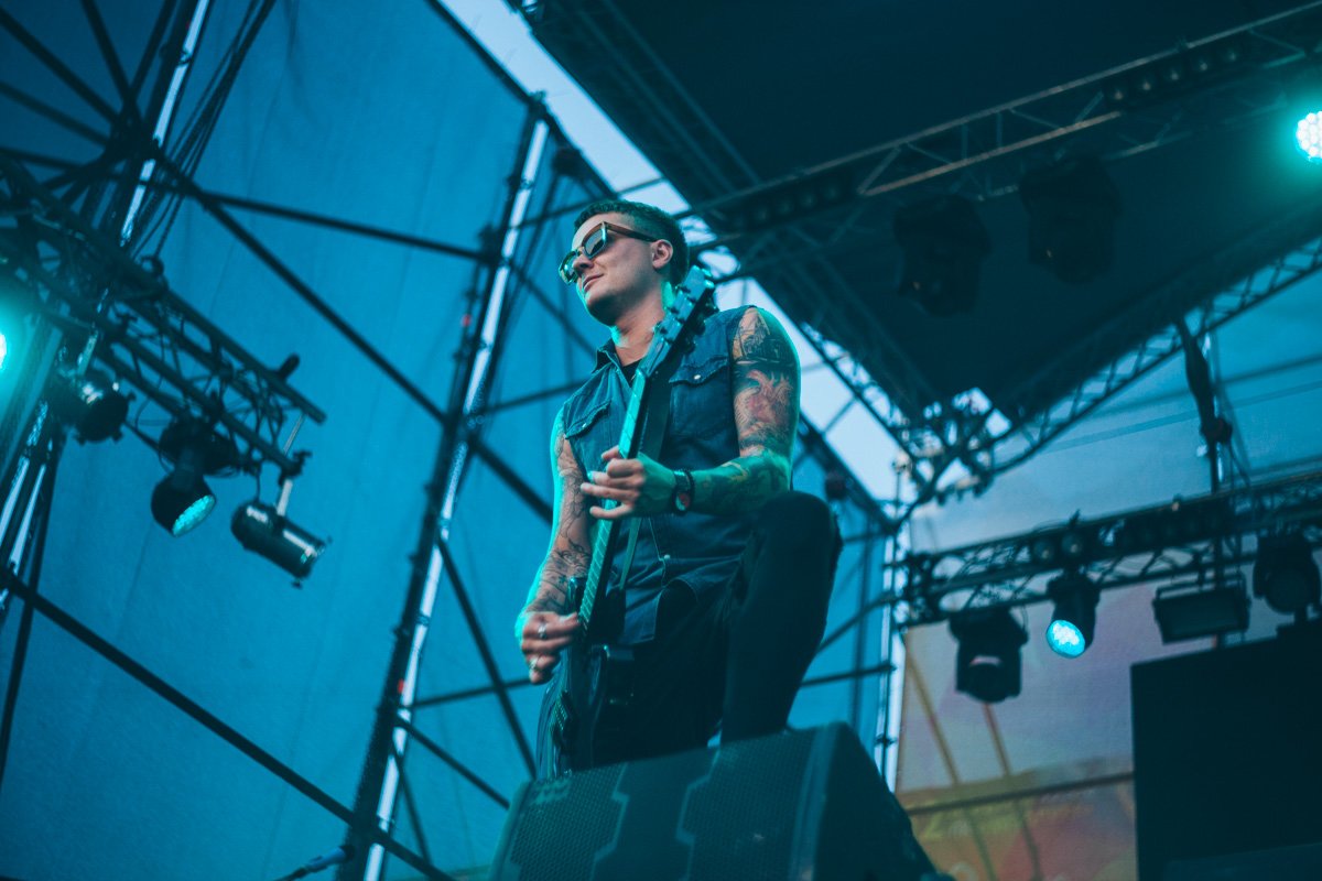 Вечер прошел громко