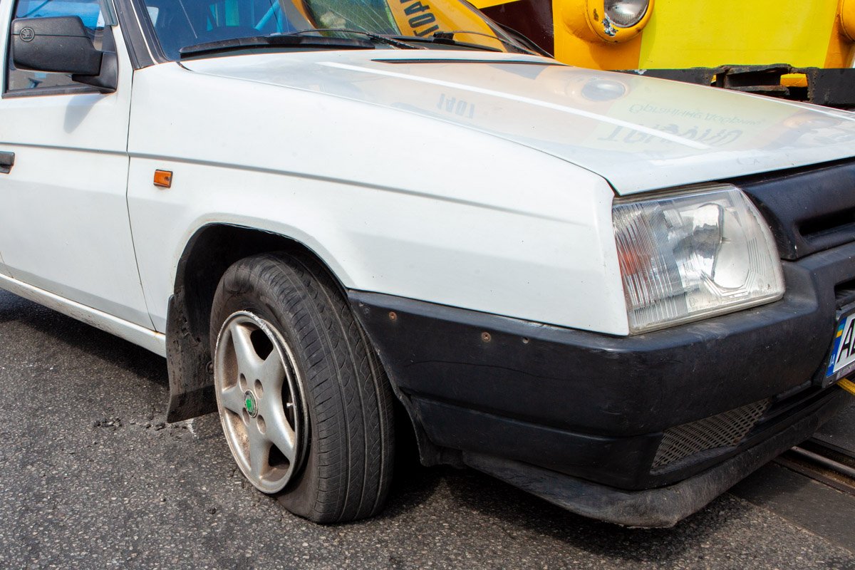 В Днепре на Шмидта столкнулись Skoda и трамвай №1