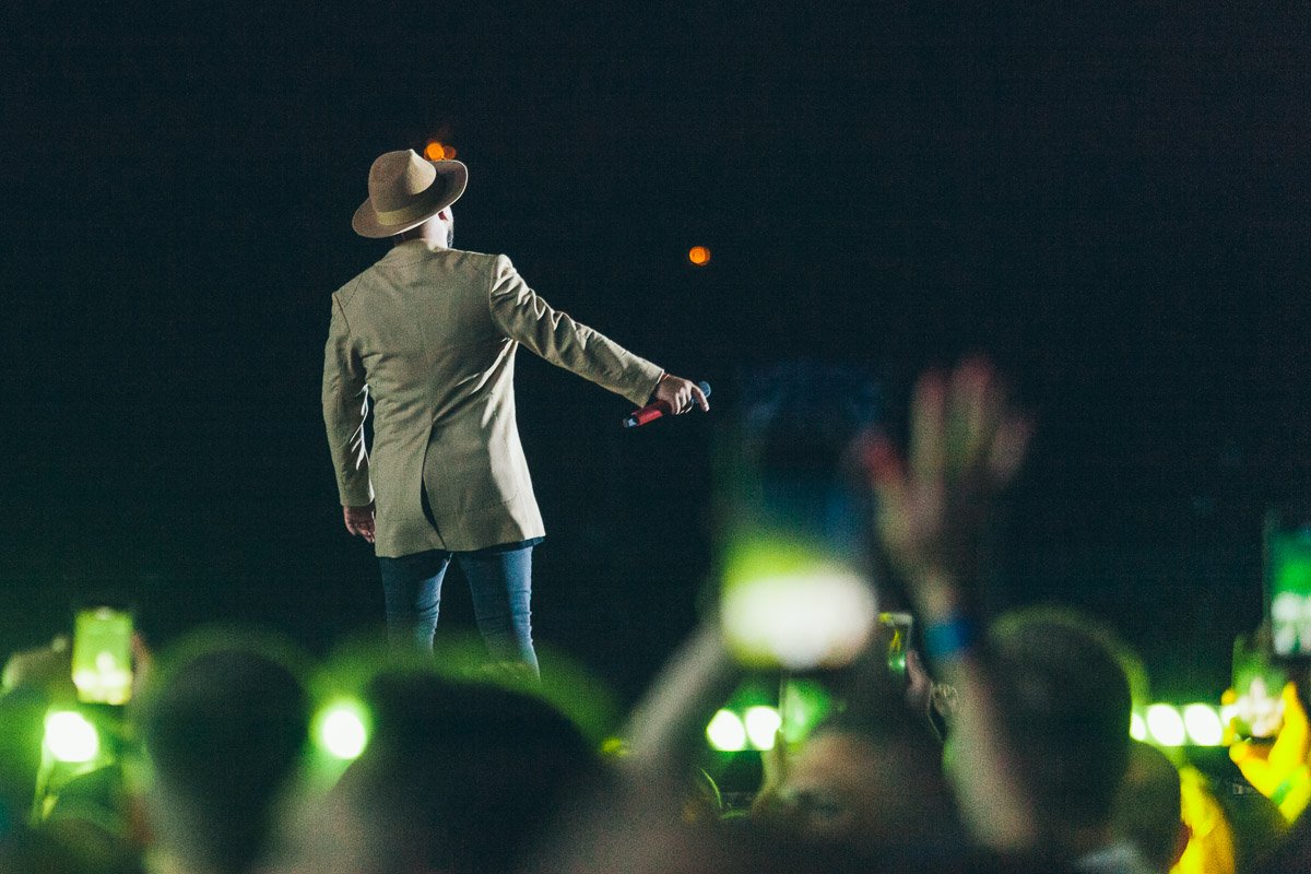 Тысячи людей пришли послушать Monatika