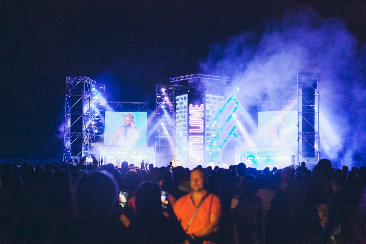 Концерт было слышно далеко за пределами стадиона