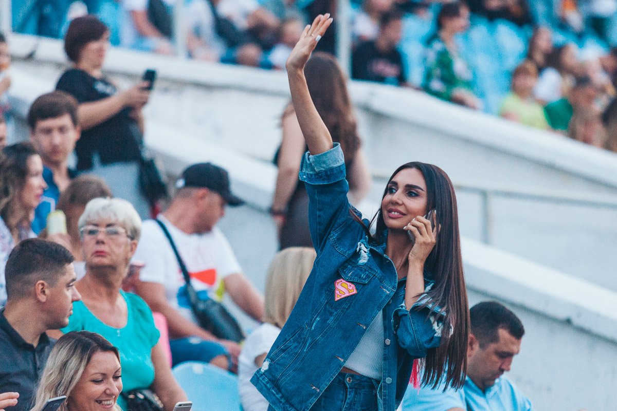 Приятно, когда кто-то занимает тебе место на концерте Приятно, когда кто-то занимает тебе место на концерте