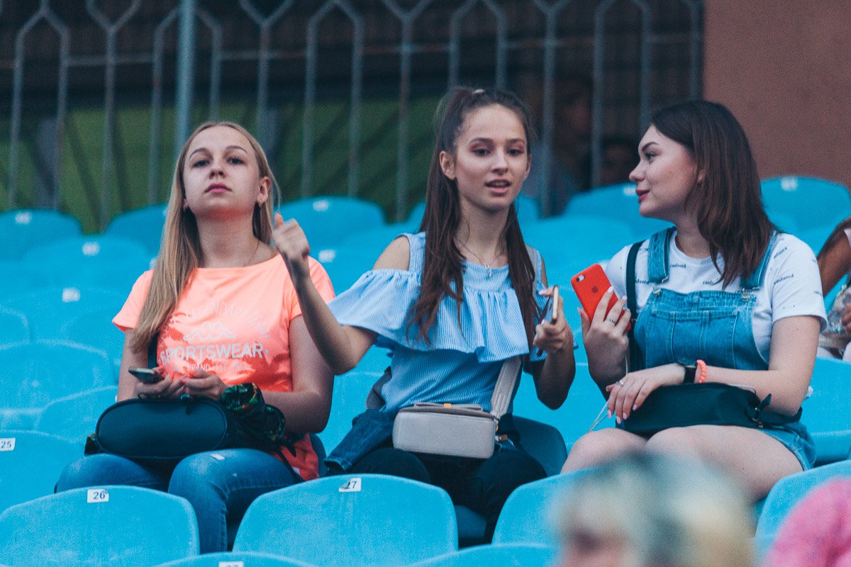 И я ему такая кааак дам левый хук И я ему такая кааак дам левый хук