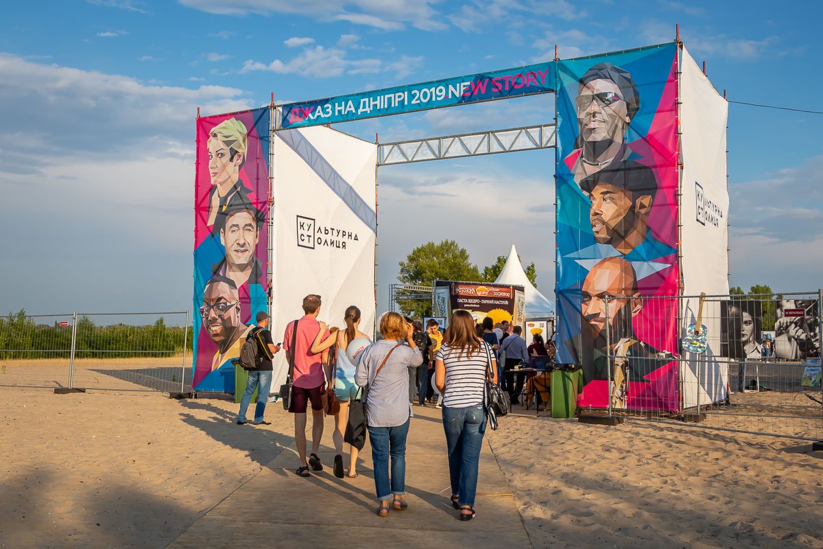 Основная программа фестиваля проходит на Монастырском острове