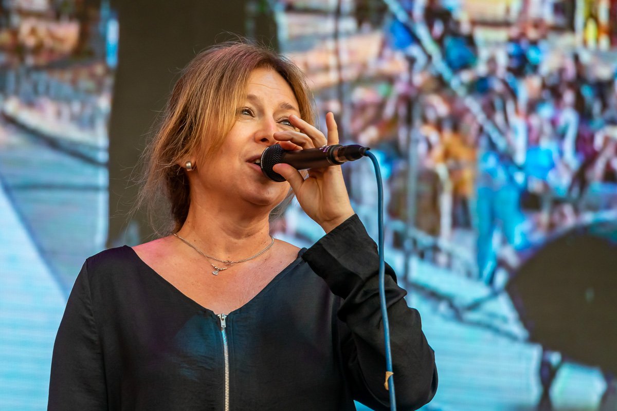 Французская певица родом из Днепра Sacha Mars