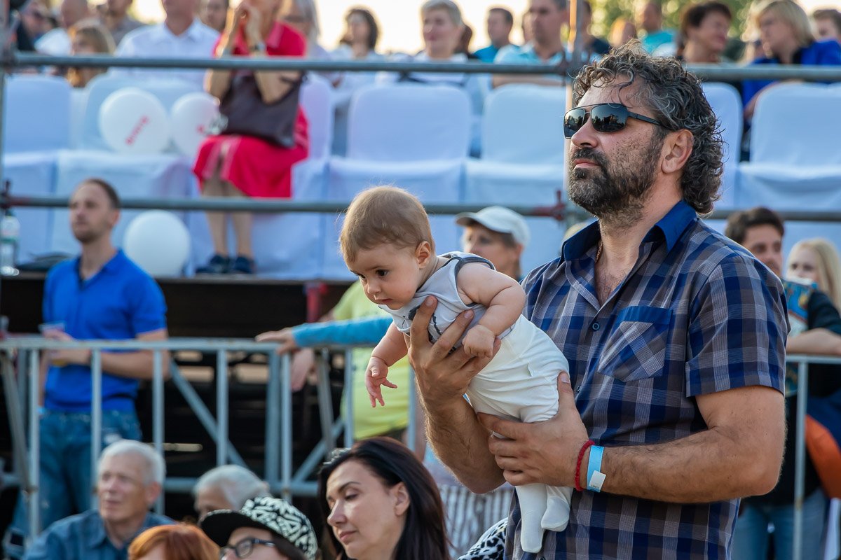 К хорошей музыке нужно приучать с детства К хорошей музыке нужно приучать с детства