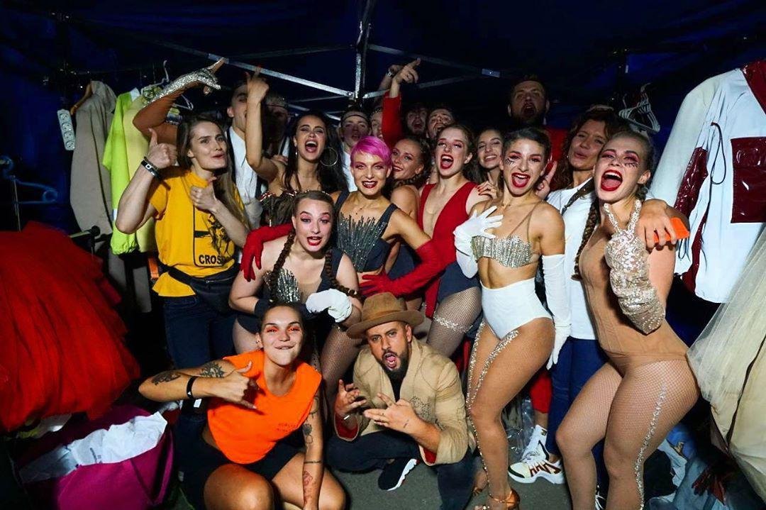 Так особенно сегодня чувства кипят