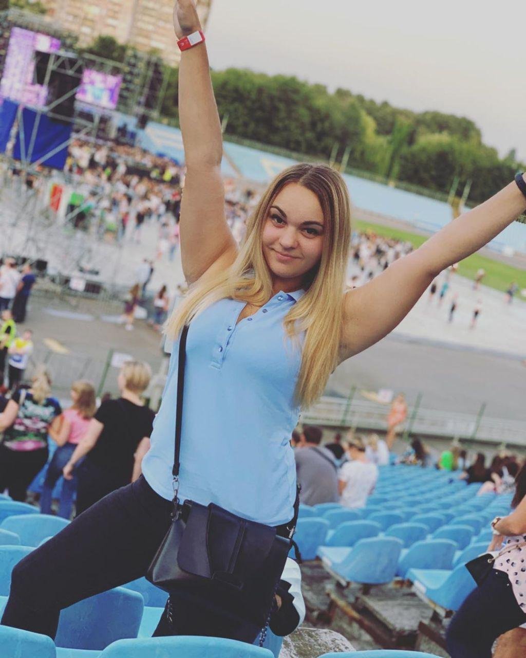 Пока ты на танцполе, в поле зрения моего. Это мистика что ли? Все хотят лишь одного