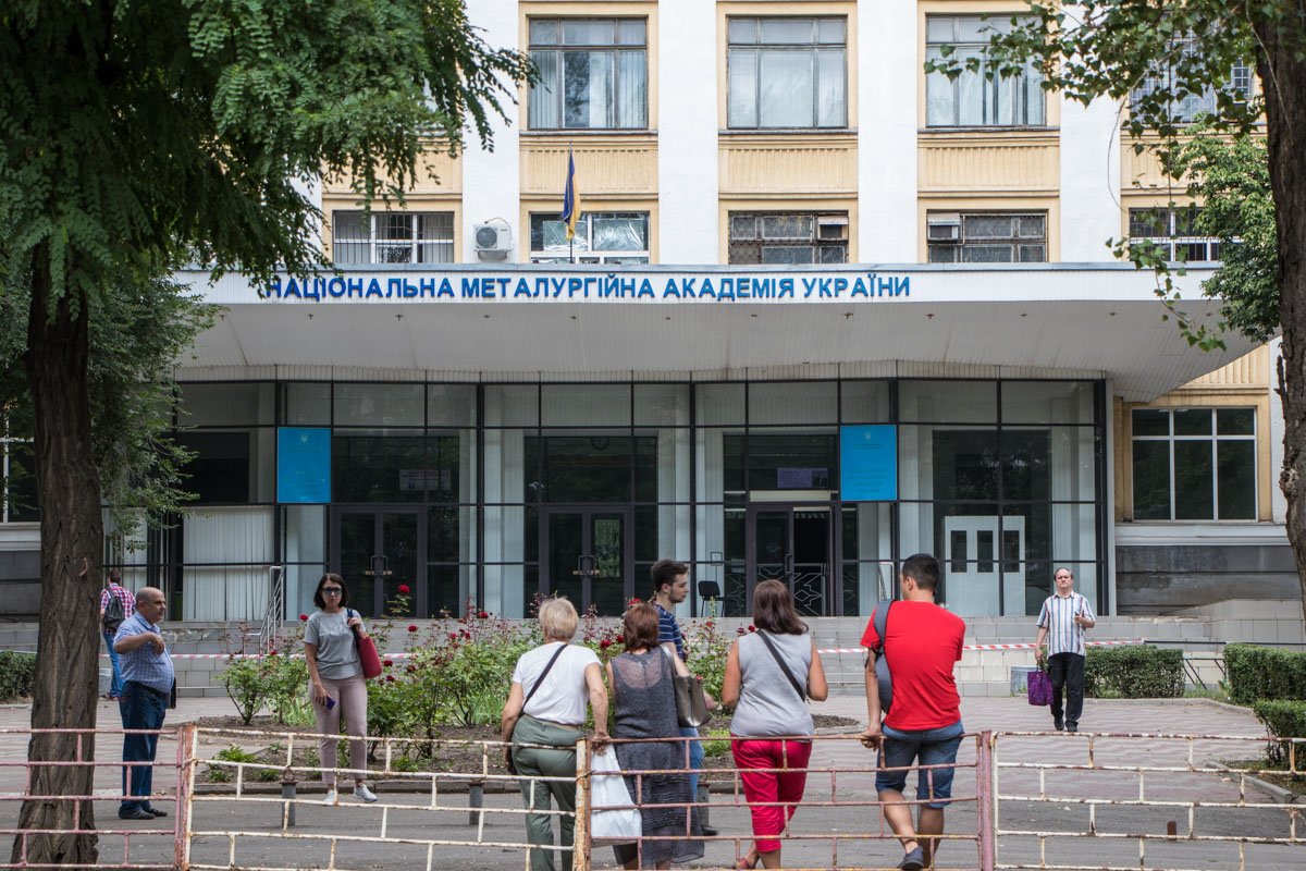 Посетителей и студентов просили покинуть здание Посетителей и студентов просили покинуть здание