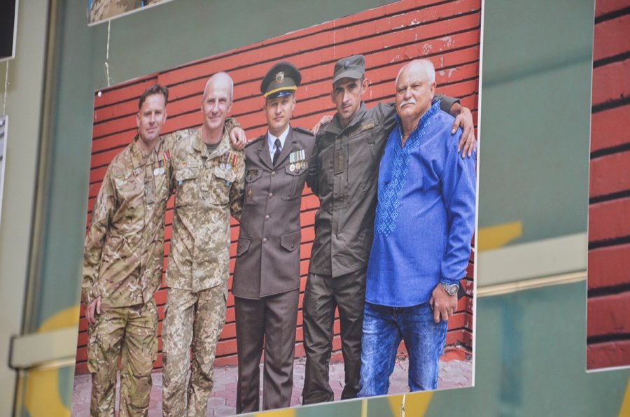 В Днепре открыли фотовыставку, посвященную АТОшникам-музыкантам 4