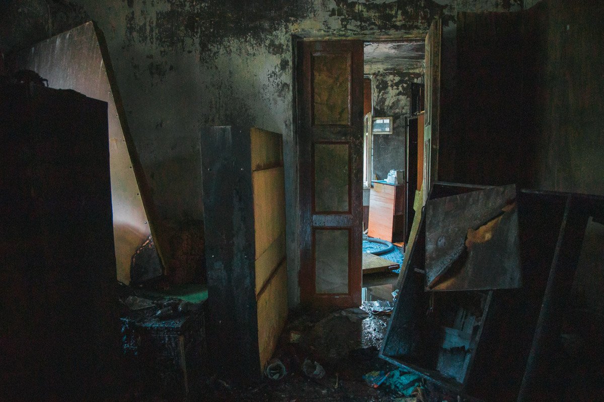 Все, что было в трех комнатах, практически выгорело дотла Все, что было в трех комнатах, практически выгорело дотла