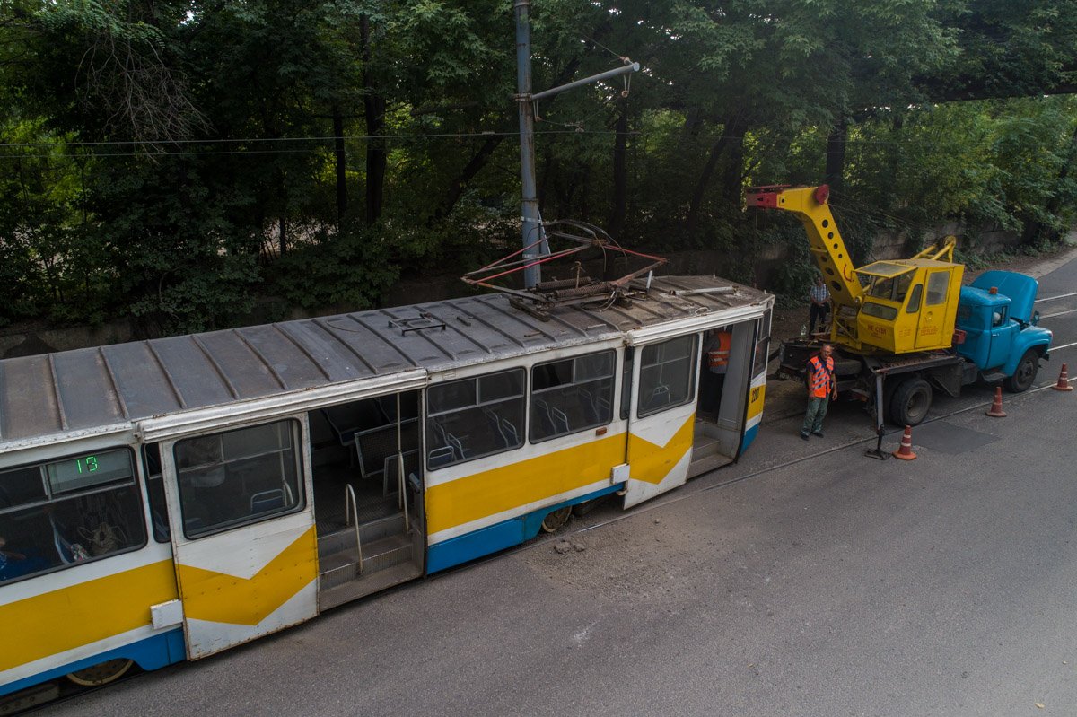 В ближайшее время вагон поставят на рельсы и движение электротранспорта возобновится В ближайшее время вагон поставят на рельсы и движение электротранспорта возобновится