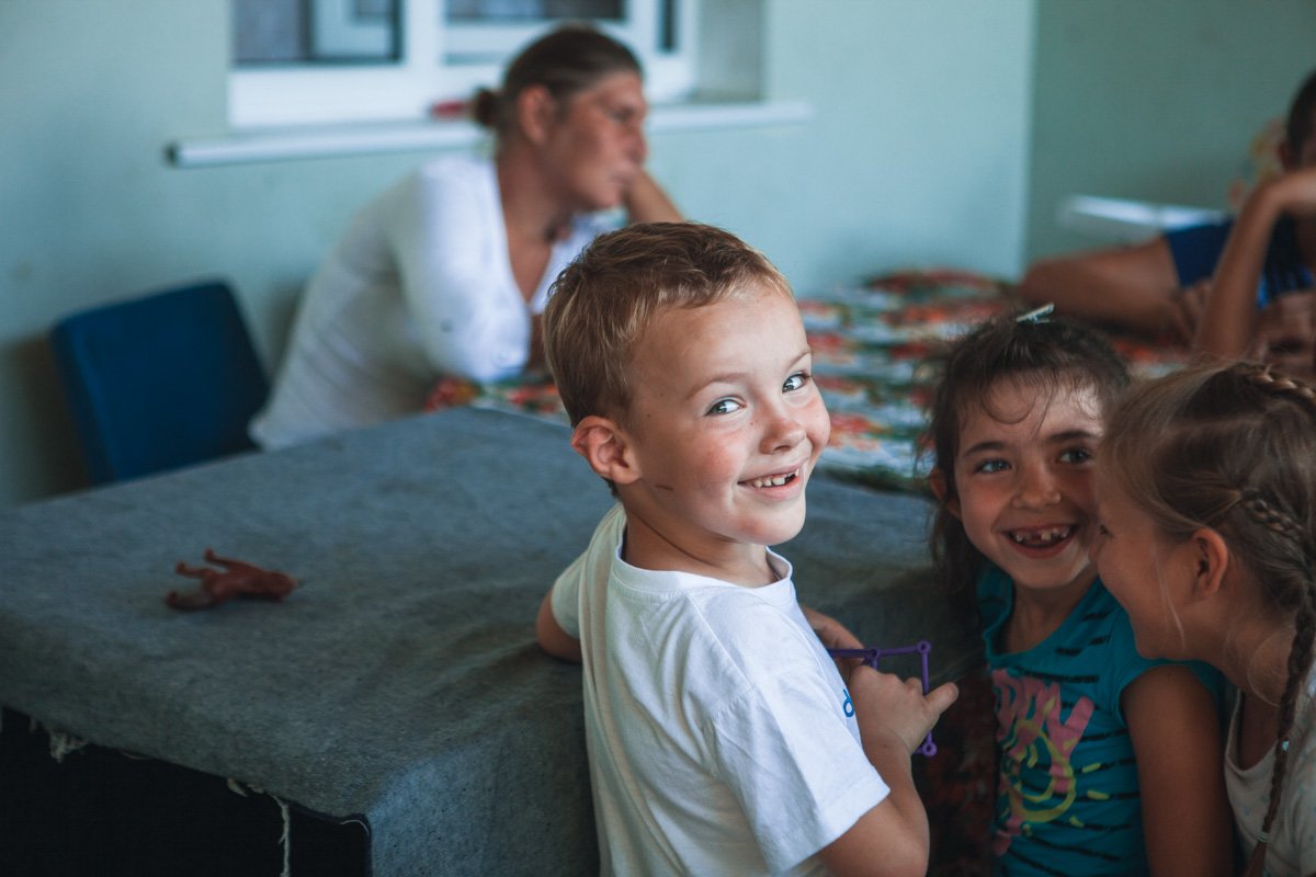 Причины, по которым девушки и женщины продолжают терпеть насилие, бывают разные - нежелание лишать ребенка отца, вера в то, что муж изменится и пр Причины, по которым девушки и женщины продолжают терпеть насилие, бывают разные - нежелание лишать ребенка отца, вера в то, что муж изменится и пр