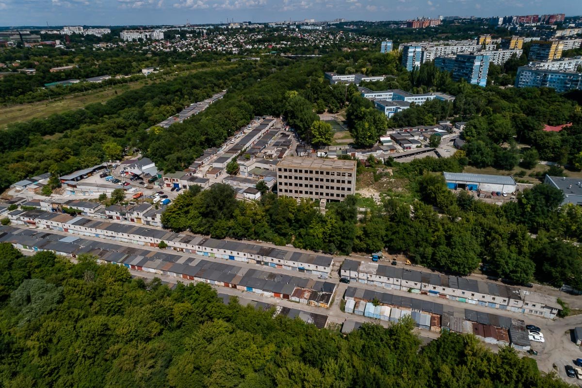 Он такой одинокий