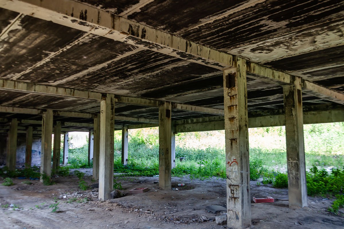 Зданию около 30 лет