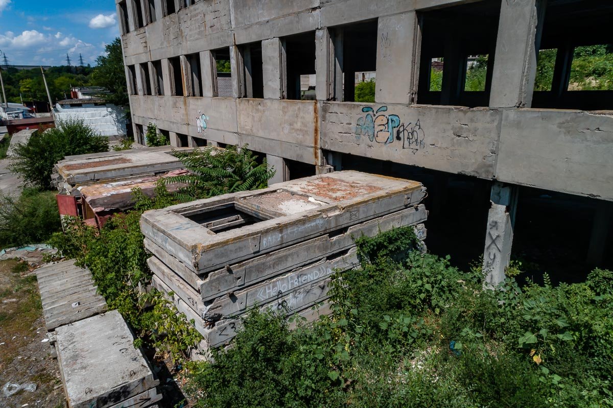 Не заглядывают, чтобы нарисовать граффити