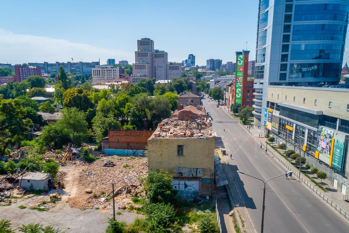 Улица находится на съезде с Нового моста Улица находится на съезде с Нового моста