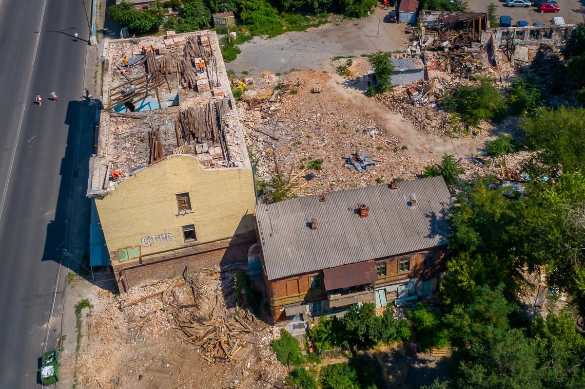Большинство домов тут пришли в упадок Большинство домов тут пришли в упадок