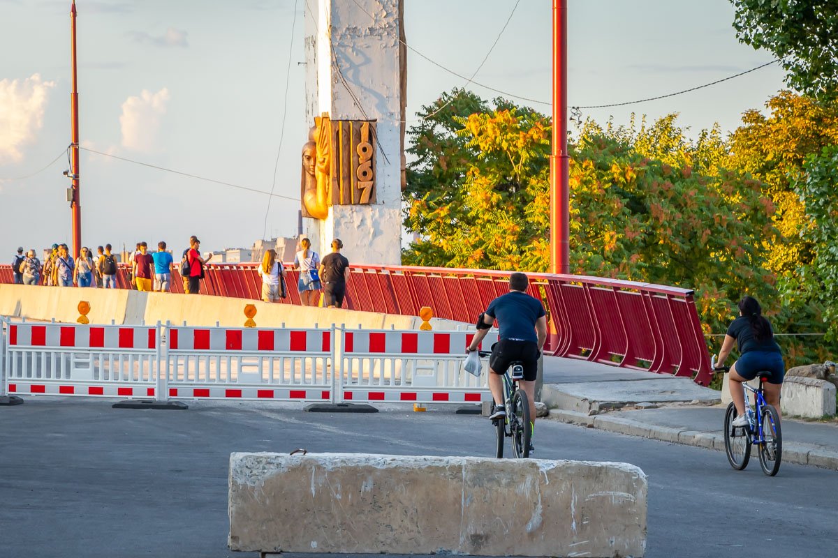 Напомним, что доступ для пешеходов и велосипедистов на переправу есть Напомним, что доступ для пешеходов и велосипедистов на переправу есть