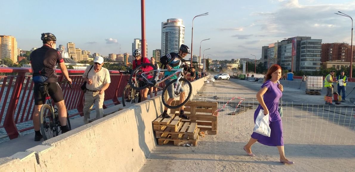 Теперь на велосипеде не проехать по дороге Теперь на велосипеде не проехать по дороге