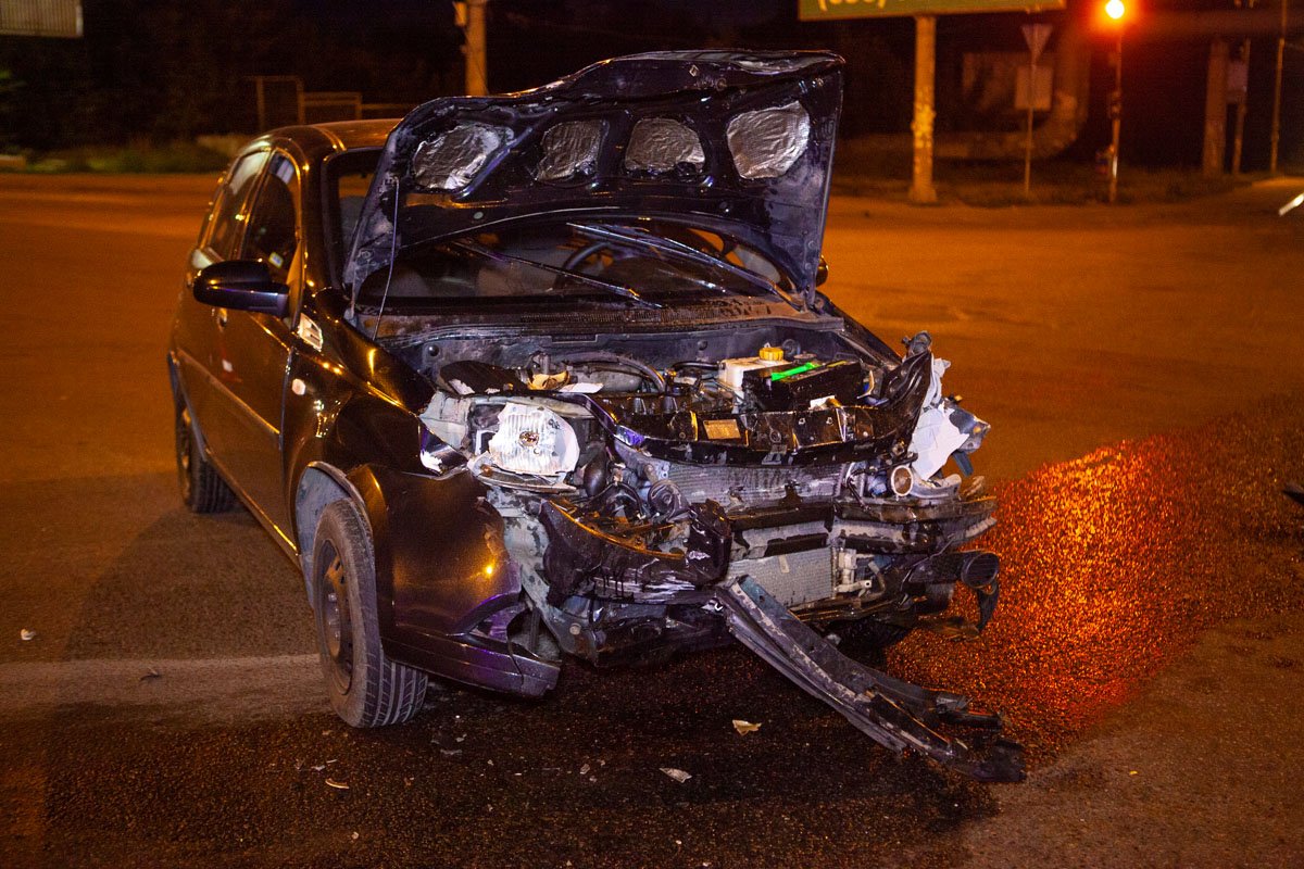 25 июля, на улице Калиновой случилось ДТП с участием Volkswagen Passat и Chevrolet Aveo 25 июля, на улице Калиновой случилось ДТП с участием Volkswagen Passat и Chevrolet Aveo