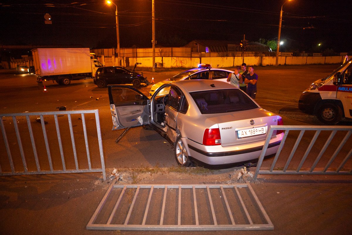 Оба автомобиля существенно пострадали Оба автомобиля существенно пострадали
