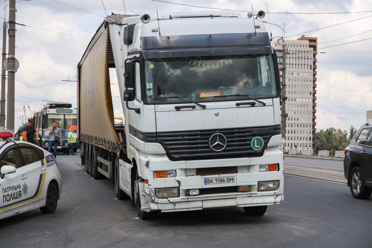 В Днепре на Слобожанском, 2д случилось ДТП В Днепре на Слобожанском, 2д случилось ДТП