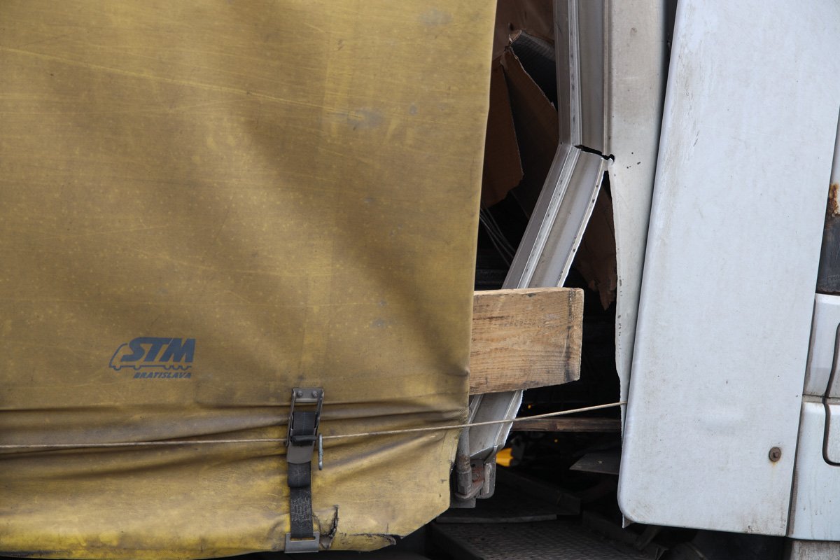 Водителю грузового автомобиля пришлось резко тормозить Водителю грузового автомобиля пришлось резко тормозить