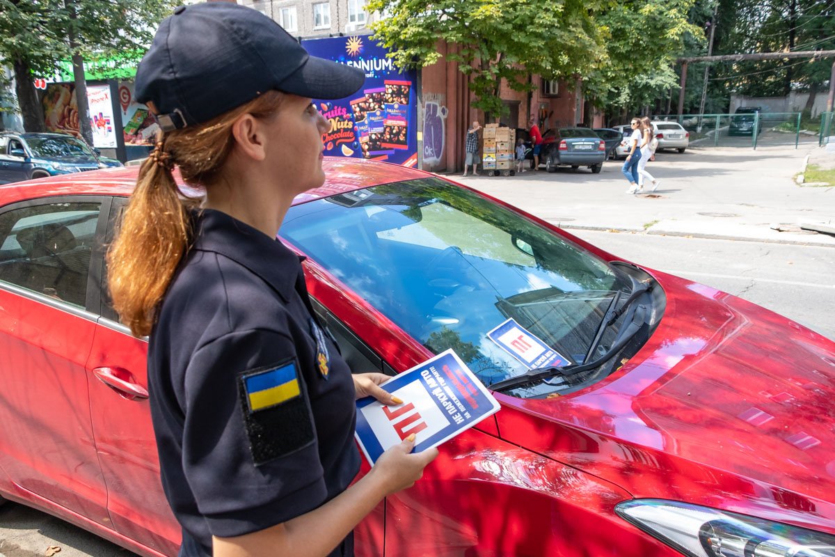 Спасатели просят водителей не парковаться на гидрантах