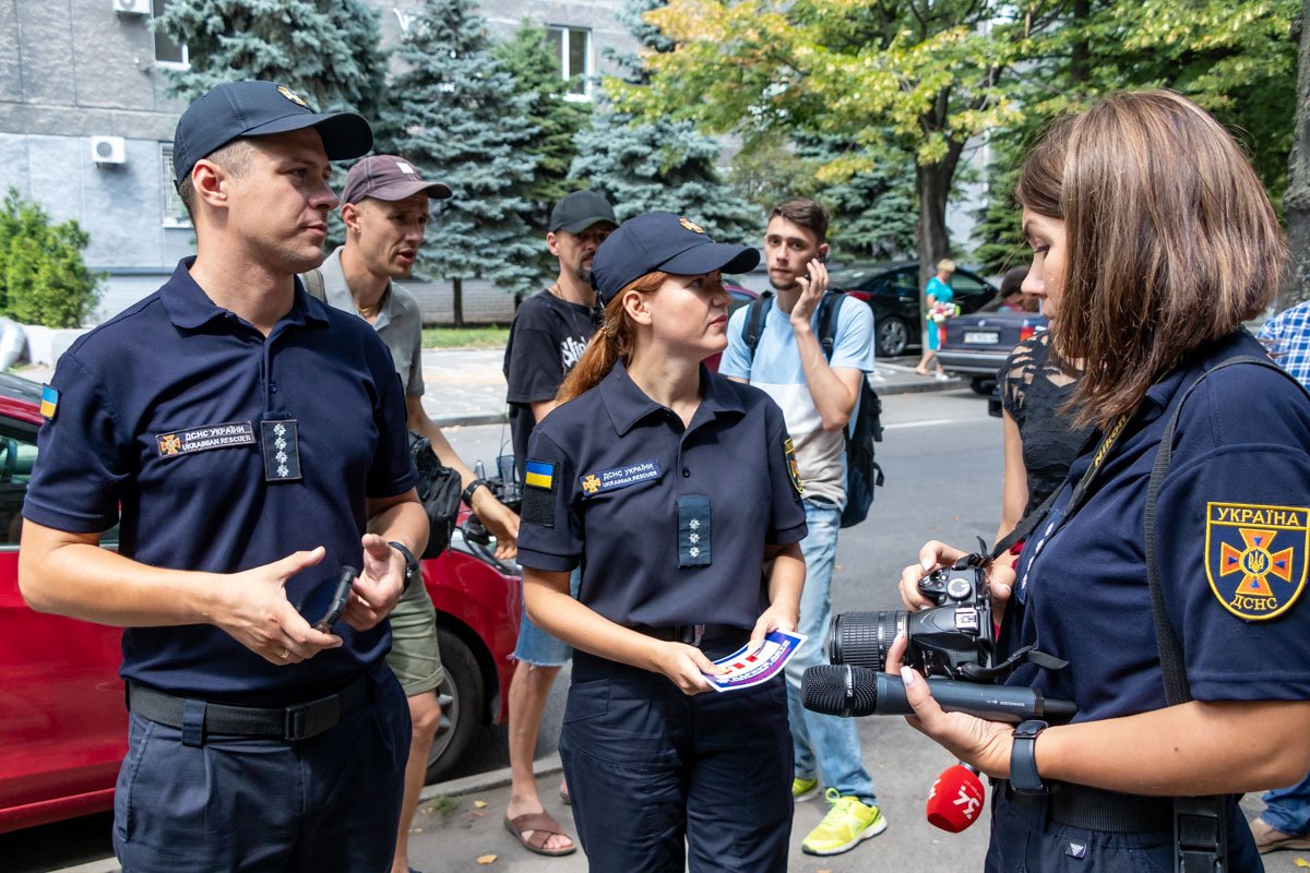 5 июля в 11:00 спасатели провели рейд и проинформировали водителей о последствиях парковки на гидрантах