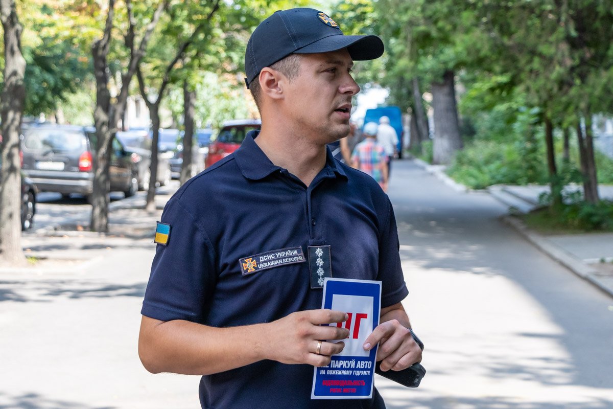 Чтобы разъяснить людям существующую проблему, спасатель отправились совместно со СМИ в информационный рейд по улицам Днепра