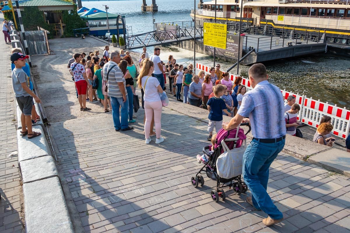 Ночью с 17 на 18 июля в Днепре перекрыли Центральный мост Ночью с 17 на 18 июля в Днепре перекрыли Центральный мост