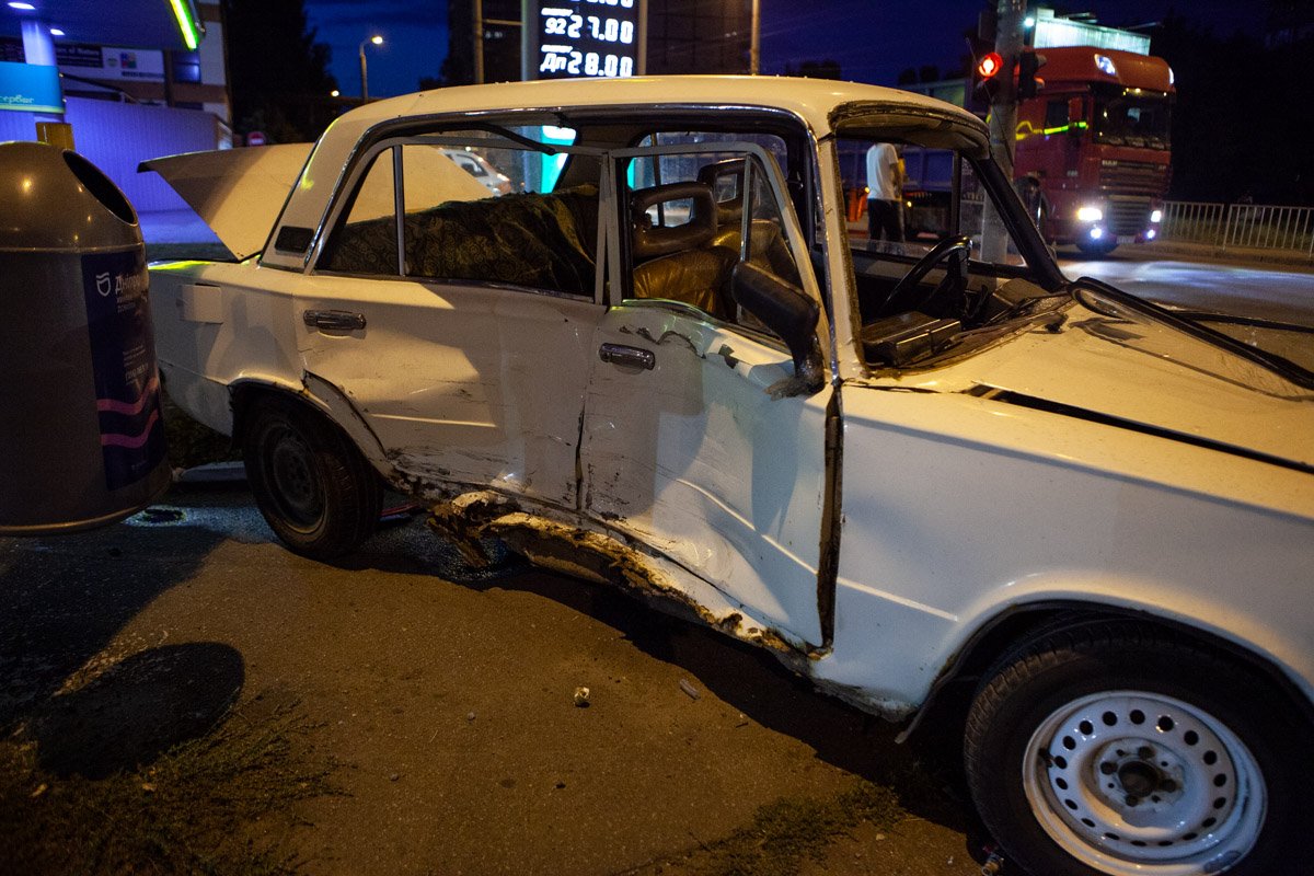 25 июля, на улице Калиновой случилось ДТП с участием ВАЗ 2101 и маршруткой №136 Mercedes Sprinter 25 июля, на улице Калиновой случилось ДТП с участием ВАЗ 2101 и маршруткой №136 Mercedes Sprinter