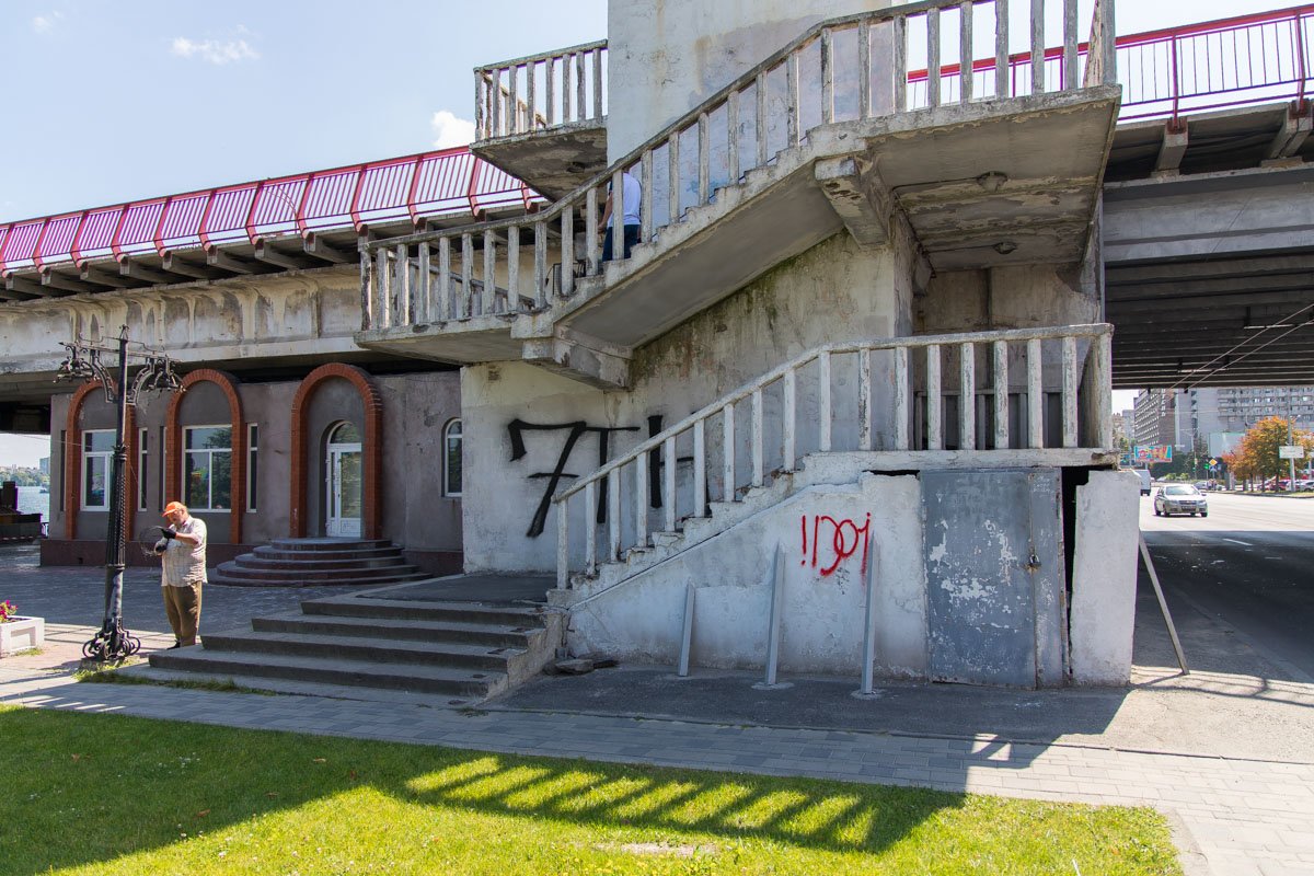 Разрушается на глазах Разрушается на глазах