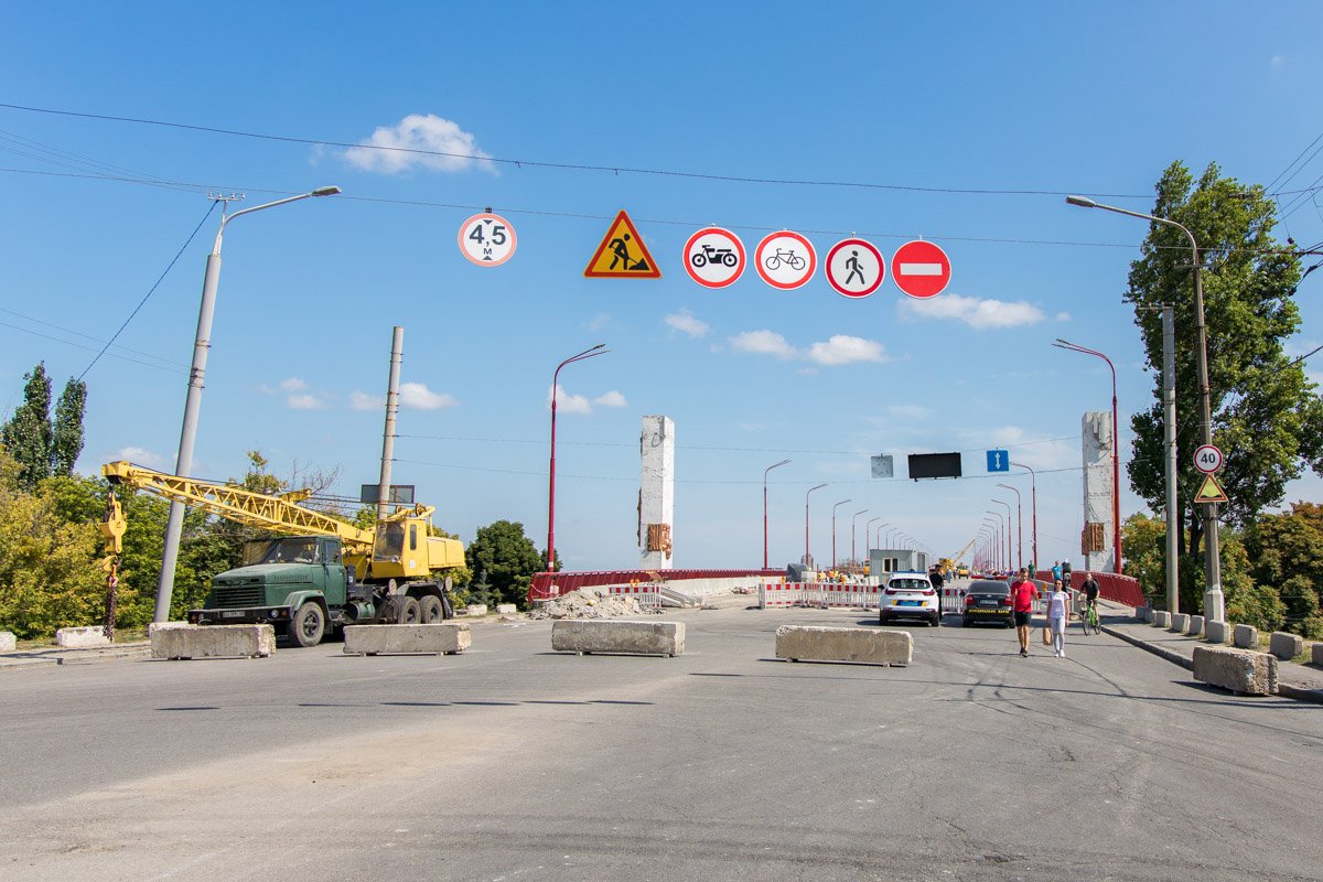 Повесили знаки Повесили знаки