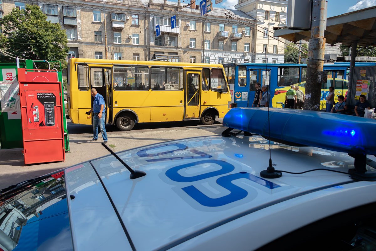 Наряд полиции на месте, все детали и обстоятельства инцидента выясняются Наряд полиции на месте, все детали и обстоятельства инцидента выясняются