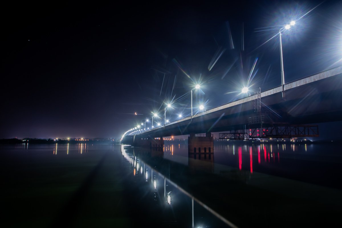 Особенная атмосфера царит у реки Особенная атмосфера царит у реки