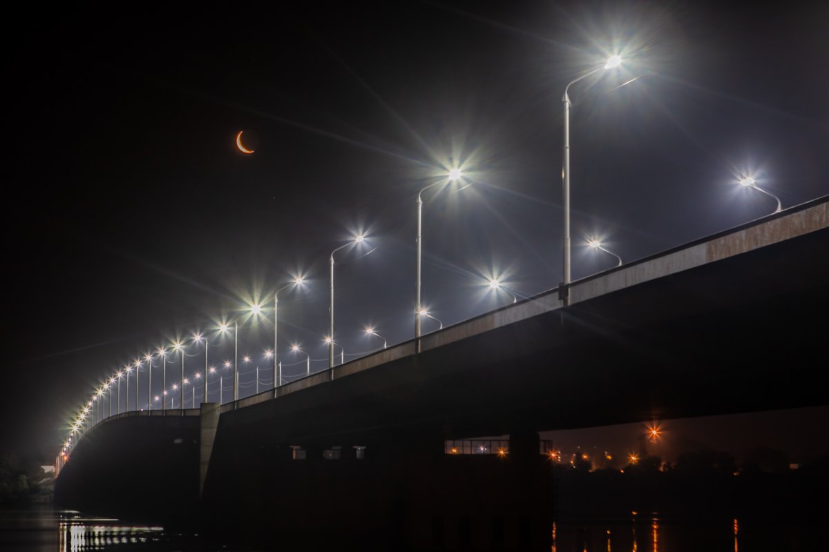 Луна зажигает огни Луна зажигает огни