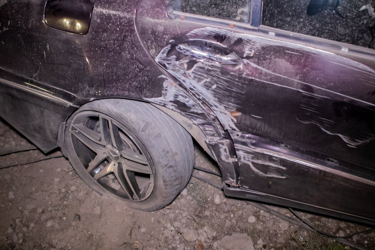 Предварительно известно, что Mercedes ехал в сторону переулка Парусного Предварительно известно, что Mercedes ехал в сторону переулка Парусного