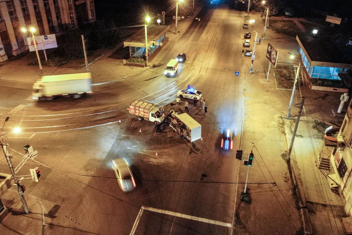 Авария произошла рядом со станцией метро Авария произошла рядом со станцией метро