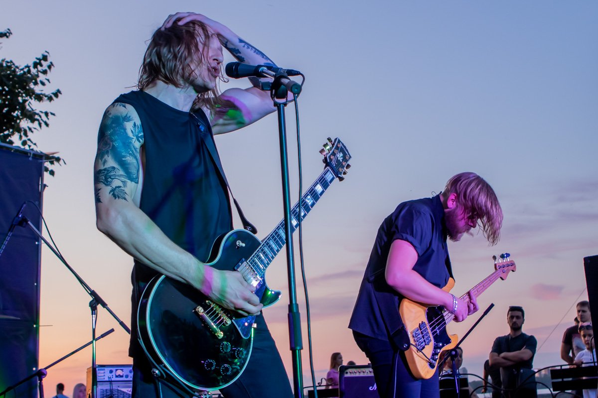 Музыканты порадовали живой музыкой