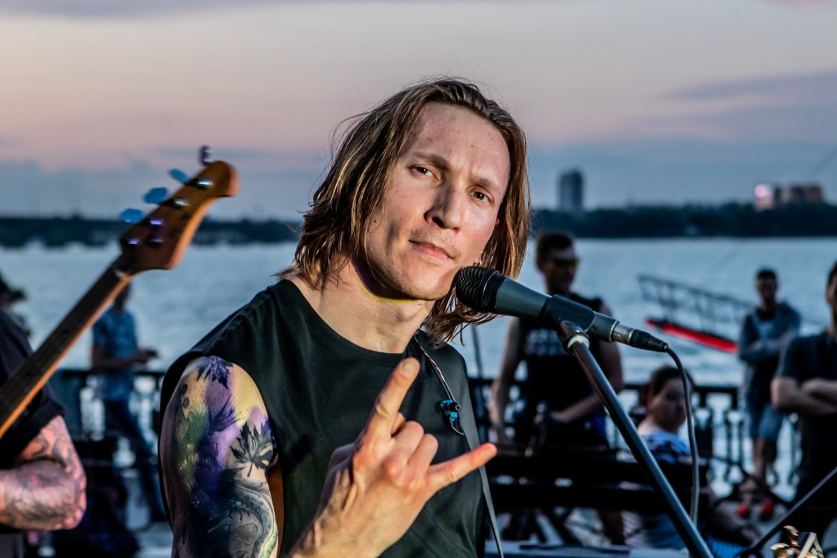 Быть рок-музыкантом это круто