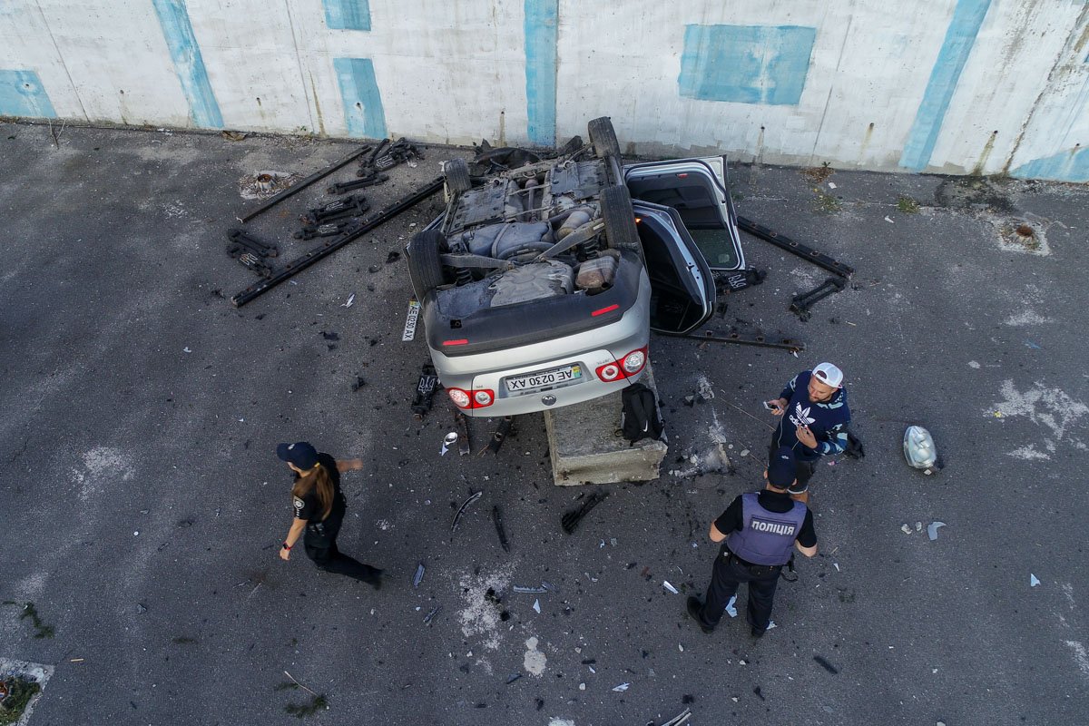 На Сичеславской Набережной Volkswagen вылетел с проезжей части